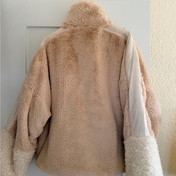 Oof Wear Two Tone Sherpa Jacket - Picture 6 of 10